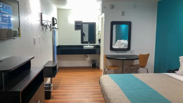 غرفة بسرير كينج لذوي الإعاقة، Motel6 Temple, TX 10/10