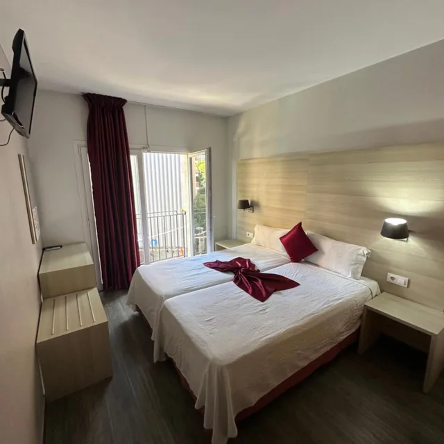 غرفة بسريرين منفصلين بشرفة، Norai Hotel 1/5