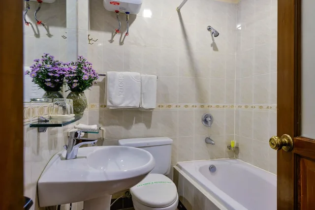 Economy, Queen Bed, No Window، The Spring Hotel 5/5