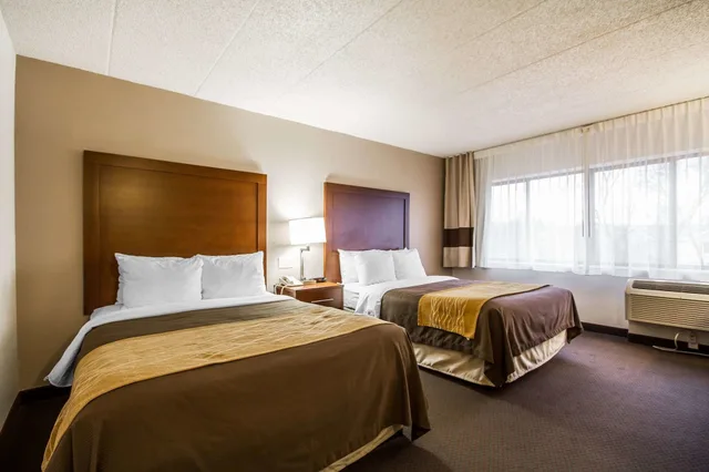 غرفة قياسية بسريرين مزدوجين، Comfort Inn and Suites Madison Airport 7/10