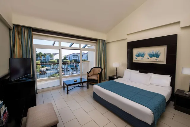 غرفة ديلوكس بسرير كينج، Reef Oasis Blue Bay Resort and Spa 2/3