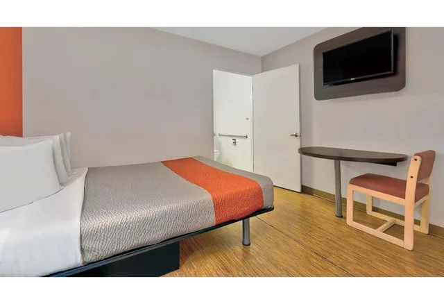 غرفة بسرير كوين للمدخنين، Motel6 Alamogordo, NM 8/10