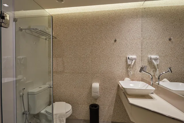 غرفة قياسية رباعية، Flix Hotel 3/3