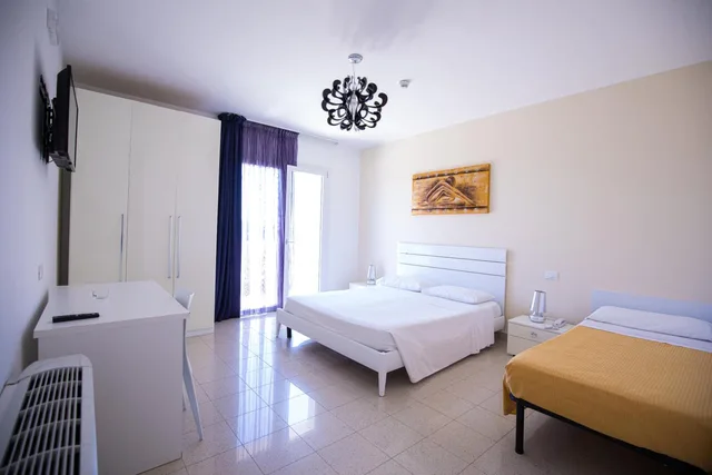 غرفة ثلاثية بإطلالة على البحر، Donnosanto Hotel 3/7