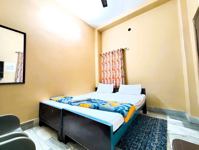 غرفة ديلوكس بسرير كينج، Teerth Guest House 4/8