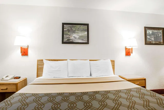 غرفة بسرير كينج، Econo Lodge Truman Inn 8/10