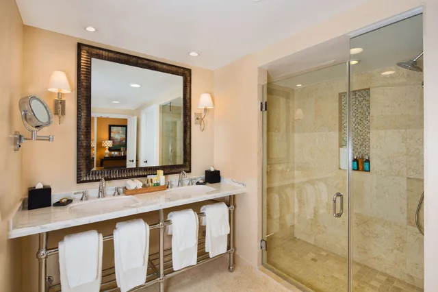 Estate, Suite, King Bed, Accessible، Estancia La Jolla Hotel And Spa 9/10