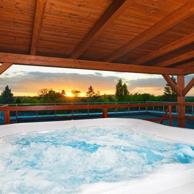 Wellness, Sauna, Hot Tub، Hotel Aura Design & Garden Pool 8/10