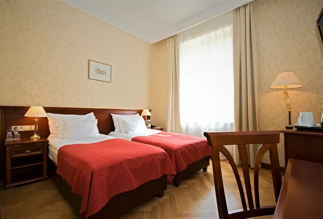 Standard Twin, Rott Hotel 1/2