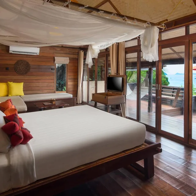 غرفة ديلوكس بسرير مزدوج بإطلالة على البحر، Serendipity Beach Resort Koh Lipe 2/3