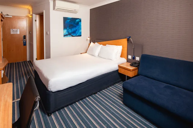 غرفة بسرير مزدوج مع أريكة، Holiday Inn Express Birmingham - Snow Hill 3/3
