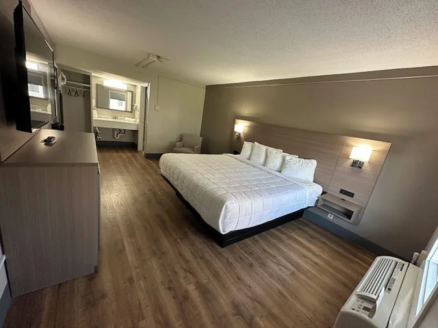 غرفة سوبيريور بسرير كينج، New Bedford Inn Suites 2/5