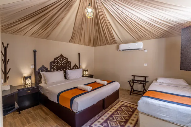 جناح عائلي بسرير كينج وسريرين فرديين، Aladdin Camp 1/2