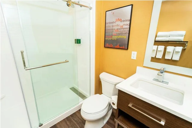 Studio, Suite, King Bed, Strip View, Sofa، TownePlace Suites Las Vegas Stadium District 2/3