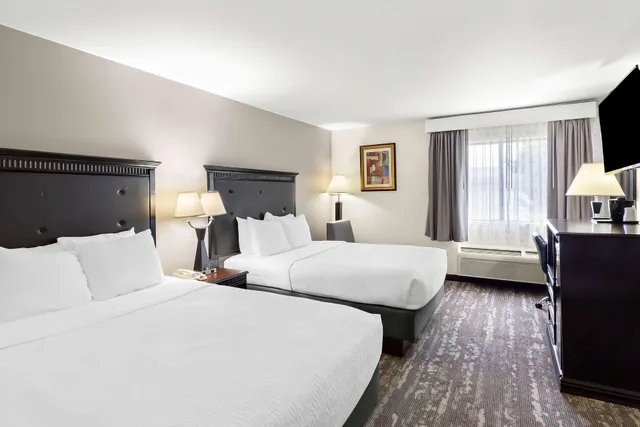 غرفة ثلاثية بسرير كوين، Best Western Saluki Inn 1/5