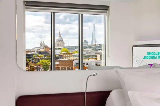 Plus, Premium, Cabin, with View، YOTEL London City, Select by Hilton 2/4