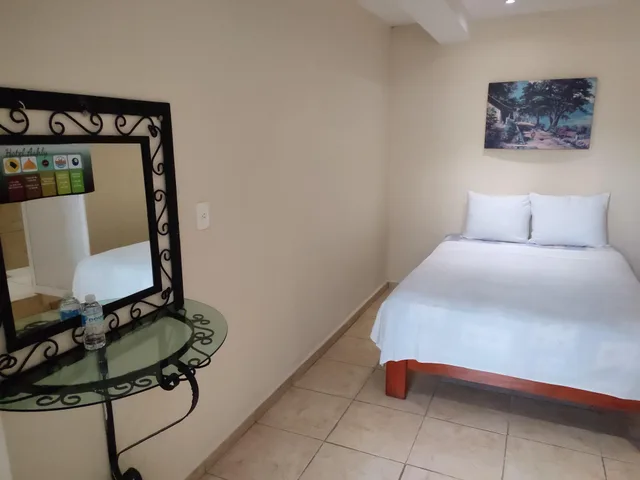 Standard, Hotel Ashly 4/10
