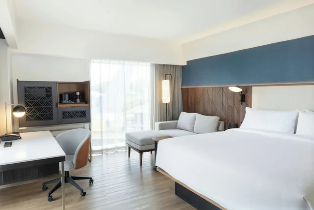 غرفة ديلوكس بسرير كينج بإطلالة على المدينة، Courtyard By Marriott Puebla Las Animas 1/10