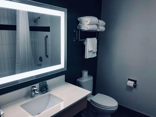 غرفة بسريرين كوين بإطلالة على الفناء بشرفة، Best Western Portland West Beaverton 8/10