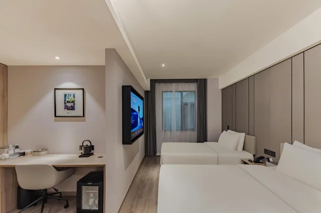 Elegant, Twin Beds, Atour Xujiahui 1/1