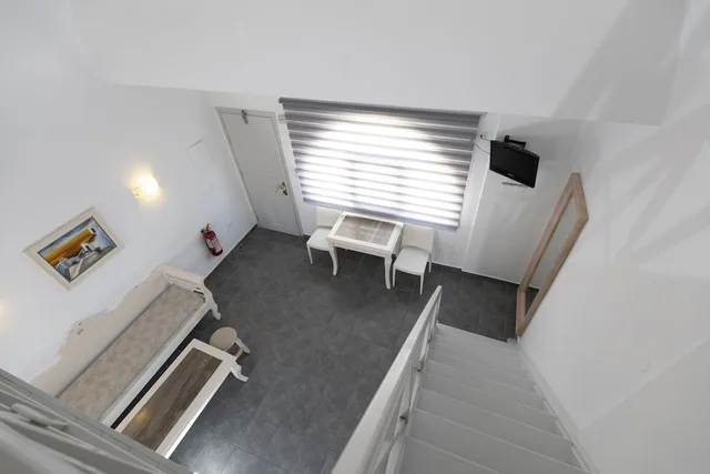 Maisonette, Queen Bed, Sofa، Erato Apartments Santorini 2/10