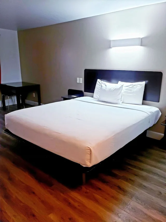 جناح بسرير كوين، Motel6 Hesperia, CA - West Main Street - I-15 4/5