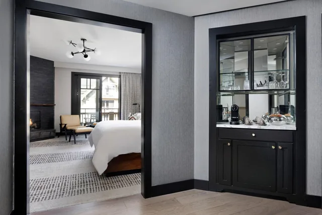 غرفة بسرير مزدوج بإطلالة على الحديقة، Four Seasons Resort and Residences Vail 1/1