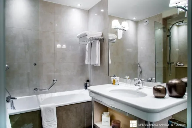 Lake, Prestige, Twin Beds, Balcony، Impérial Palace 4/4