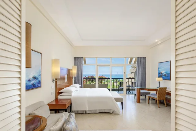 Guest Room, Deluxe, King Bed, Ocean Front, Sheraton Sanya Resort 3/4