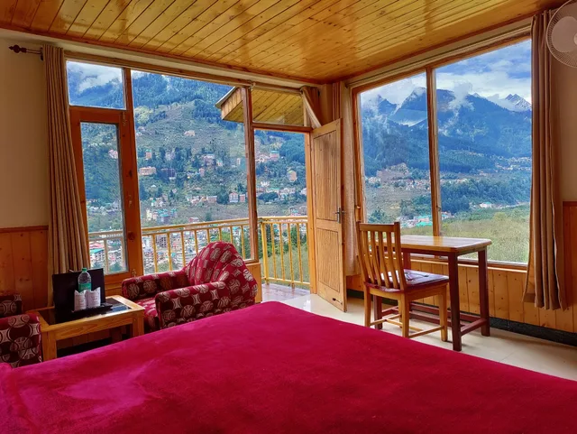 غرفة فاخرة بسرير كوين بإطلالة على الجبل بشرفة بغرفة نوم واحدة، Hotel Mountain Face By Snow City Hotels 4/5