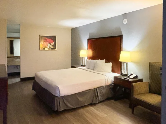 1 King Bed Non-Smoking, Micfridge، Motel6 Mesa, AZ - Downtown 2/6