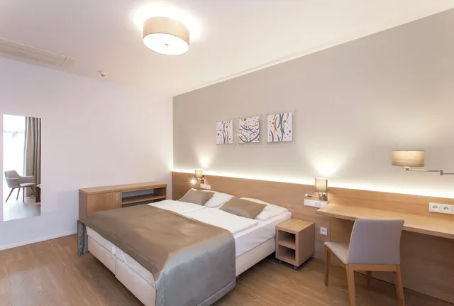 جناح عائلي بسرير مزدوج وسريرين منفصلين، CAROL HOTEL 3/5