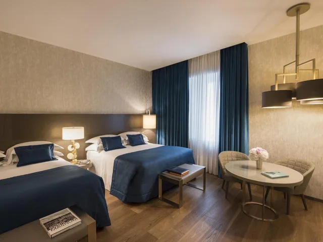 غرفة غراند ديلوكس بسرير كينج، Rosa Grand Milano Starhotels Collezione 2/9