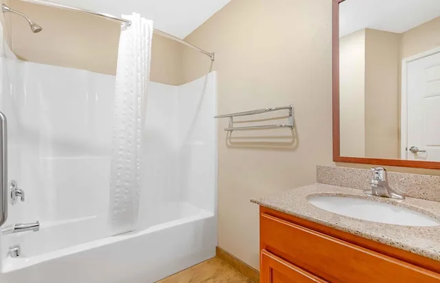 Studio, Queen Bed, CANDLEWOOD SUITES BARTLESVILLE EAST 7/8