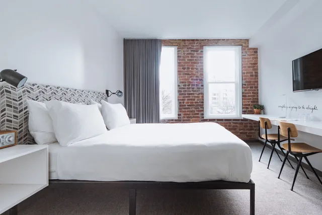 Hive, King Bed، Hotel Hive 1/2
