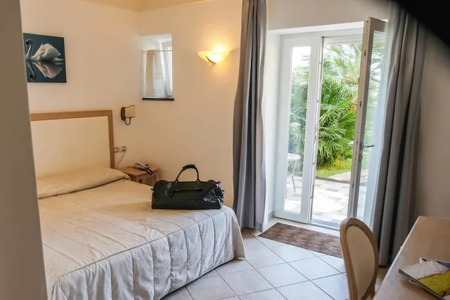 غرفة كومفورت بسريرين منفصلين بإطلالة جزئية على البحر، Villa Ceselle 3/4