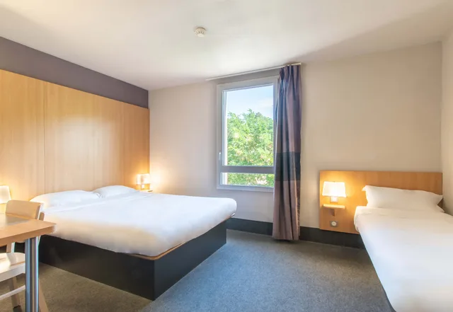 غرفة عائلية، B&B HOTEL Ales Pole Mecanique 1/2