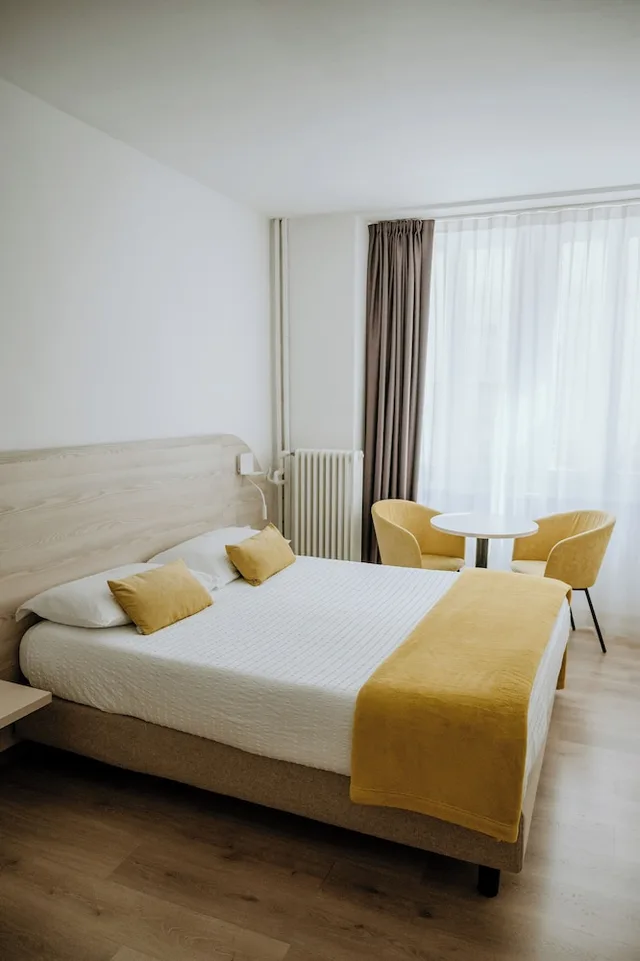 غرفة كومفورت بسرير كوين بإطلالة على المدينة، Hotel Garni Venezia 3/5