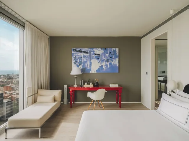 Melia, King Bed, Pool View، MELIA BARCELONA SKY 2/7