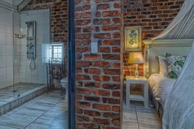 Penthouse, King and Twin Beds, Los Olivos At The Yard 1/2