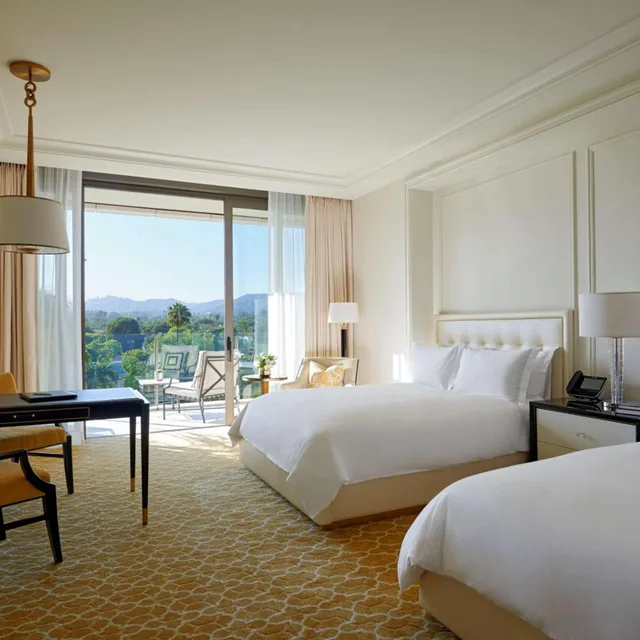 غرفة ديلوكس بسريرين كوين بحوض استحمام لذوي الإعاقة، Waldorf Astoria Beverly Hills 2/4