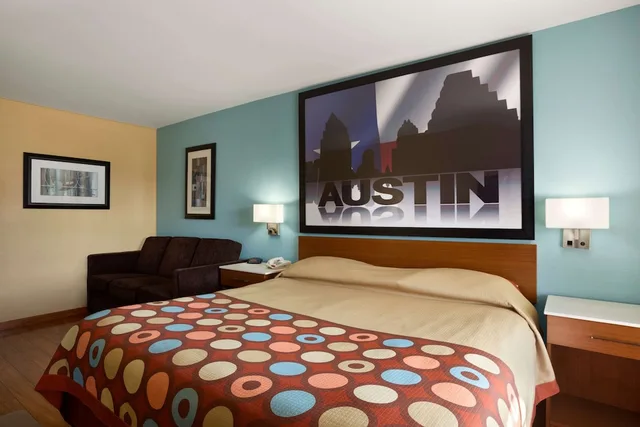 غرفة بسرير كينج لذوي الإعاقة، Super 8 By Wyndham Austin Downtown/Capitol Area 1/8