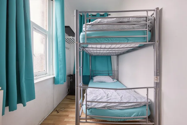 غرفة اقتصادية بسريرين منفصلين وسرير بطابقين بحمام مشترك، NX London Hostel (ex. New Cross Inn Hostel) 1/4