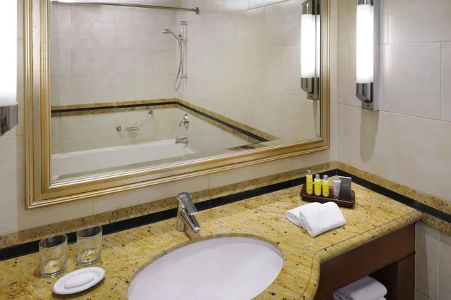 غرفة ديلوكس بشرفة، Cairo Marriott Hotel and Omar Khayyam Casino 8/10
