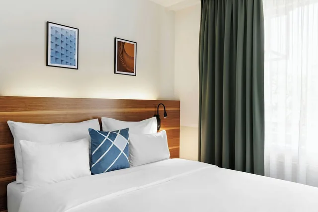 غرفة بسرير كوين بإطلالة على الفناء، Four Points Flex by Sheraton Vienna Hauptbahnhof 1/6