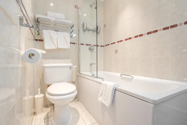 Classic, Triple, Montana Hotel London 6/6