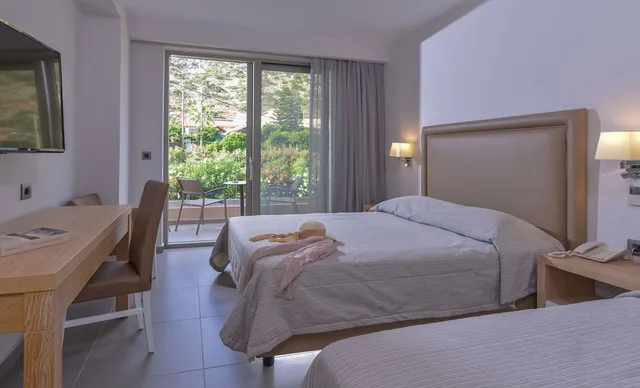 غرفة عائلية بسرير مزدوج وسريرين منفصلين بغرفة نوم واحدة، Cactus Beach Hotel 2/8