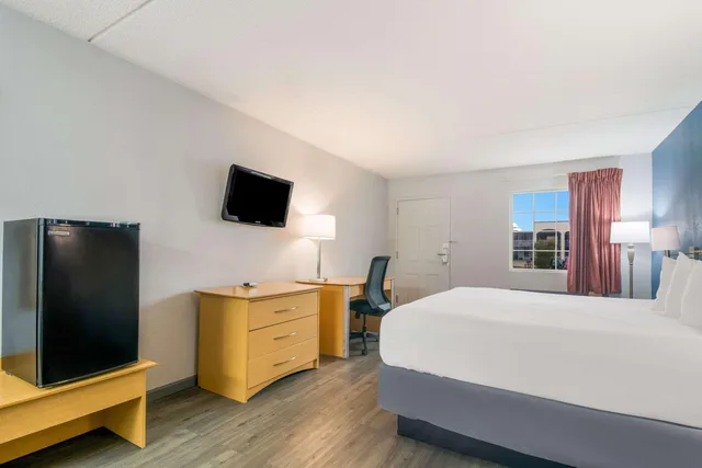 غرفة بسرير كينج، Econo Lodge Branson Theater District 4/9