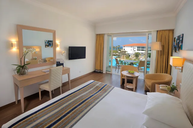 Deluxe, Pool and Sea View، Olympic Lagoon Resort Paphos 4/10