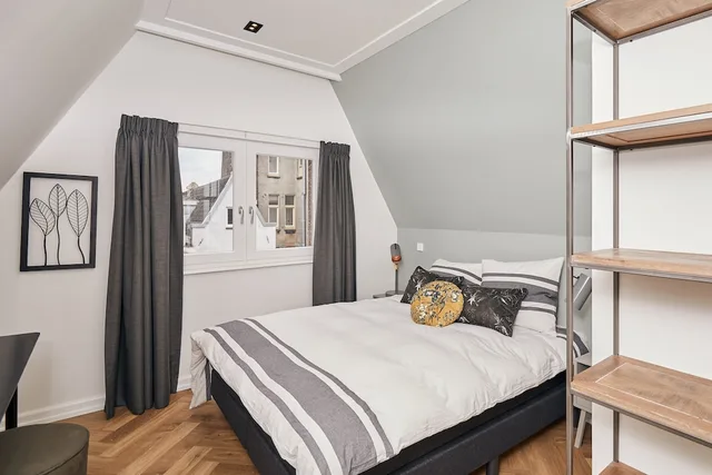 Comfort, Apartment, 2 Queen Beds, Damrak Short Stay Amsterdam 2/4